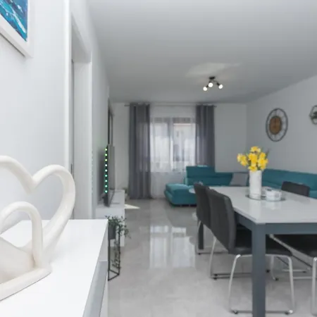 Apartment Ema *