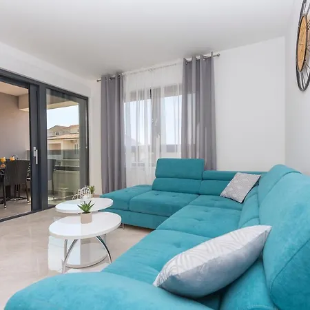 Ema Apartment *