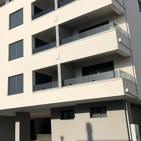 Apartament Ema